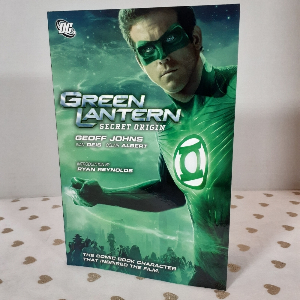 📚🎨 3/$15 *New* Green Lantern DC Comic Book